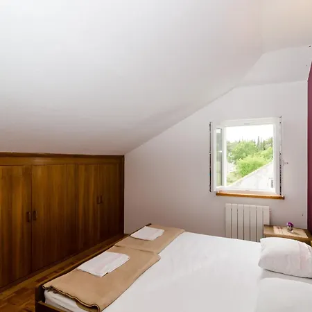 Dubrovnik Banac - Three Bedroom Apartment *